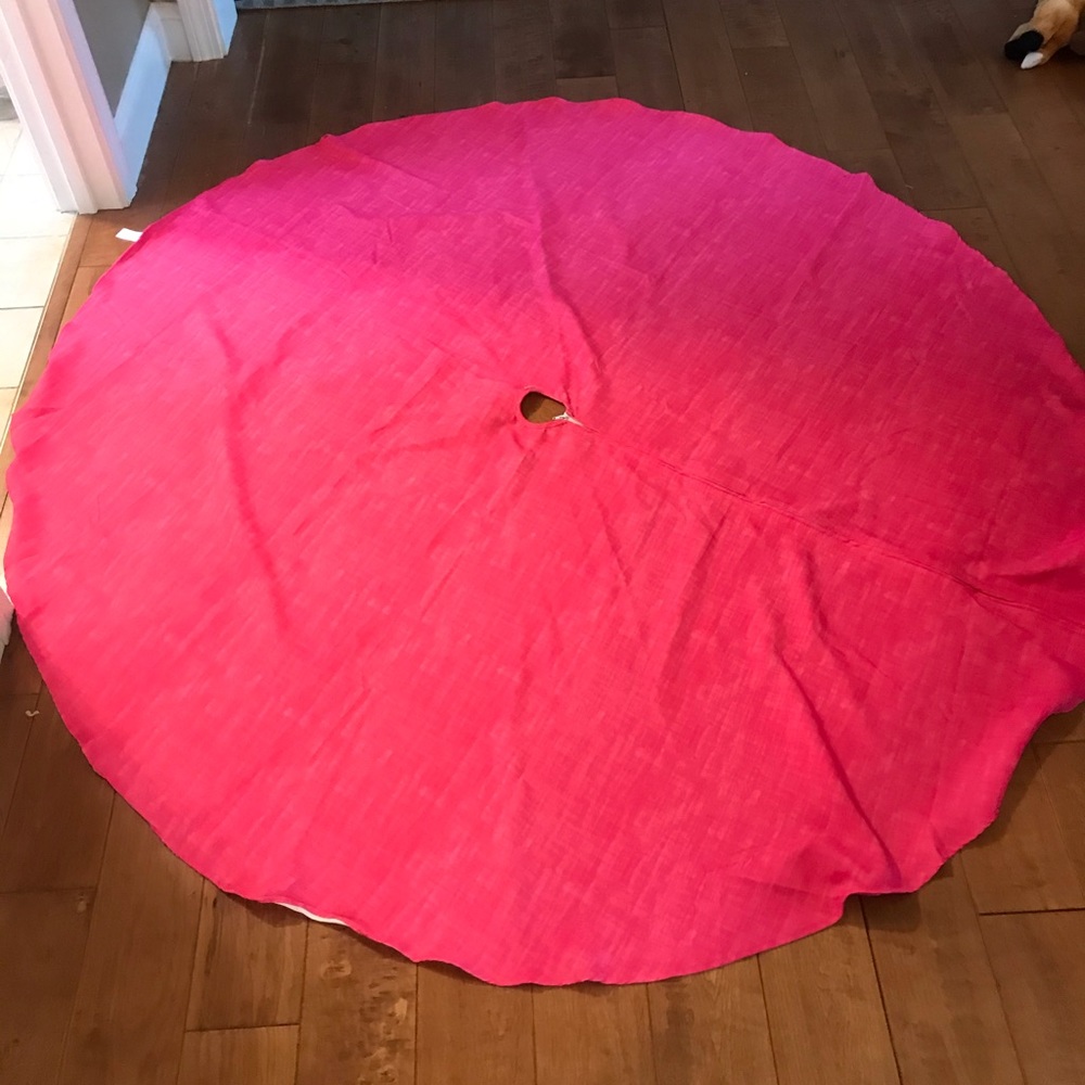 Tommy Hilfiger pink party circle table cloth